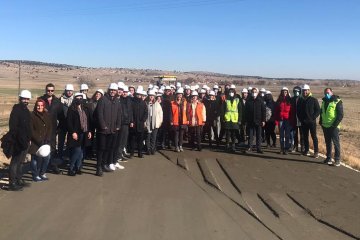 Türkçimento Eskişehir’de Üniversite Öğrencilerine Beton Yol Uygulama Eğitimi Düzenledi