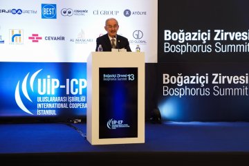 Yılmaz Büyükerşen, Boğaziçi Zirvesi’nde "Şehirleri Geleceğe Hazırlamak" panelinde konuştu