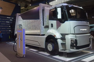 Ford Trucks’ın ürettiği ilk elektrikli kamyon, Pirelli R01 ile buluştu