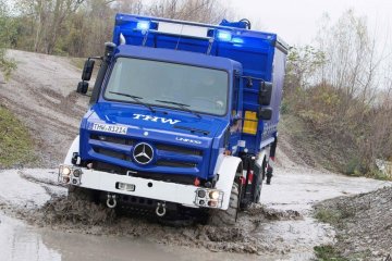 Aşırı hava koşullarında afet yardım destekçisi Mercedes-Benz Unimog U 5023