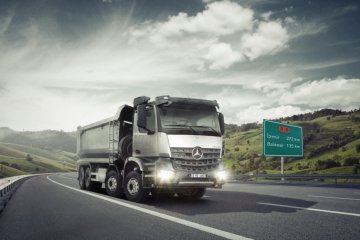 “Şantiyedeki Güç” Mercedes-Benz Arocs 4851 K, Ağır Yükler Altında Sürüş Güvenliğini Garantiye Alıyor
