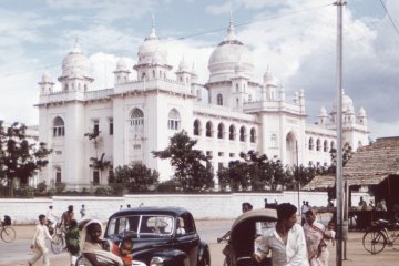 Mimar Ayla Karacabey’in gezi fotoğraflarını içeren arşivi Salt Araştırma’da çevrimiçi erişime açıldı