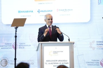 Bakan Uraloğlu İnşaat Zirvesi Türkiye 2026’da sektör temsilcileriyle buluştu