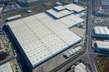 Türkiye’de ilk kez 1,6 x 3,2 metre porselen plaka üretimi başladı