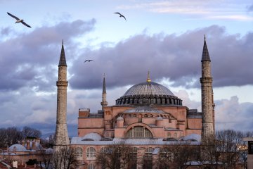 Bilgeliğin Anıtsal Yapısı: AYASOFYA