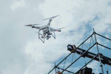 Drone'lar Bir Şantiyenin Malzeme Stok Takibinde Nasıl Kullanılabilir? Drone'larla Takip Ne Tür Avantajlar Sağlar, Hangi Tehditleri İçerir?