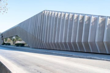 Kentsel Vitrinde Hafif ve Zamansız Bir Yorum: Folkart İzmir Orion Deneyim Ofisi’nin Tekstil Cephesi