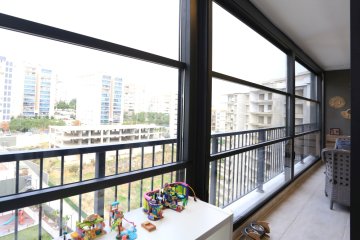 IQ CamOda, cam balkon çözümleriyle genişlettiği yaşam alanlarına estetik çözümler sunuyor