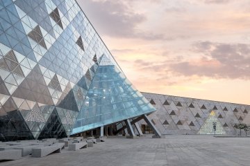 Yapımı Ekonomik, Toplumsal ve Siyasi Nedenlerle Oldukça Uzun Süren Dünyanın En Büyük Arkeoloji Müzesi "Büyük Mısır Müzesi" Açıldı