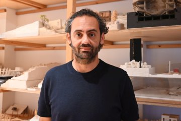 Mimar Ömer Selçuk Baz: "Depremden sonra gördüklerim, tüm katmanlarıyla çürümüş bir toplumsal yapının tezahürüydü"