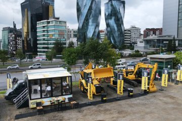 BORUSAN CAT İŞ MAKİNELERİ, ZİYARETÇİLERİ İLE BULUŞUYOR
