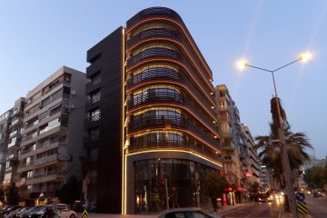 TC Ziraat Bankası Alsancak Şubesi ve Konukevi Cephesinde VMZINC Titanyum Çinko Pul Sistem Tercih Edildi