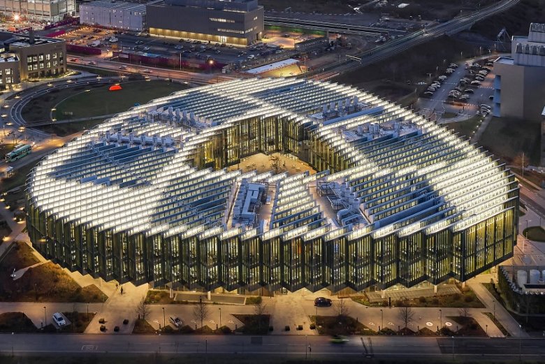 AstraZeneca Keşif Merkezi... RIBA ödüllü ve BREEAM "Mükemmel" sertifikalı yapıda şeffaflığa ve etkileşime önem verilmiş. Tüm ayrıntılarıyla Şantiye®de