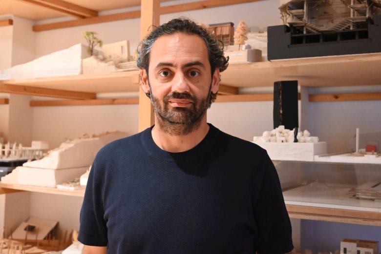 Mimar Ömer Selçuk Baz: "Depremden sonra gördüklerim, tüm katmanlarıyla çürümüş bir toplumsal yapının tezahürüydü"